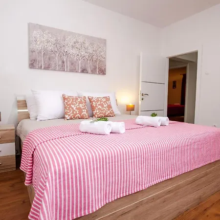 Lesinger Guest house 3*